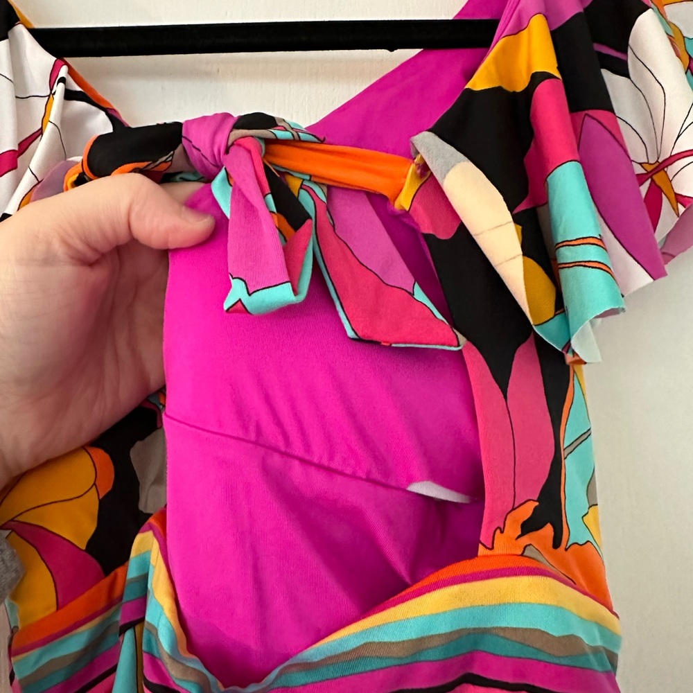 NWT Trina Turk Ruffle Gemini Maillot One Piece Swimsuit Patterned size 8 - Picture 10 of 12